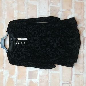 NWT Women's New Directions shirt. Size S. Black pattern. 3/4 sleeves.